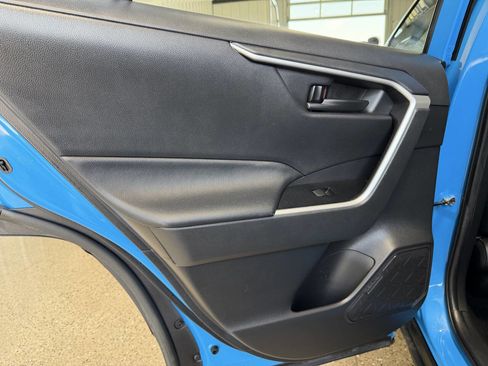 Used 2021 Toyota RAV4 LE image 22