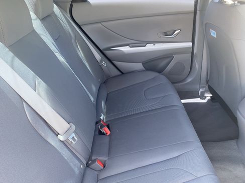 Used 2021 Hyundai Elantra SE FWD image 11