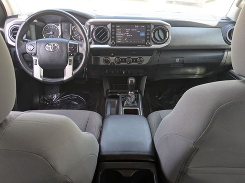Used 2020 Toyota Tacoma SR5 AWD/4WD image 27