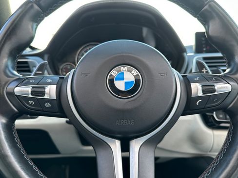 Used 2018 BMW M4 Convertible w/ Executive Package RWD image 36