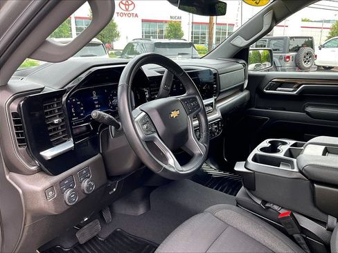 Used 2024 Chevrolet Silverado 1500 LT AWD/4WD image 8