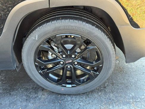 Used 2022 GMC Terrain SLE w/ Driver Convenience Package image 5