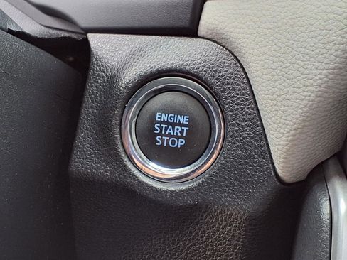Used 2019 Toyota RAV4 XLE Premium FWD image 15