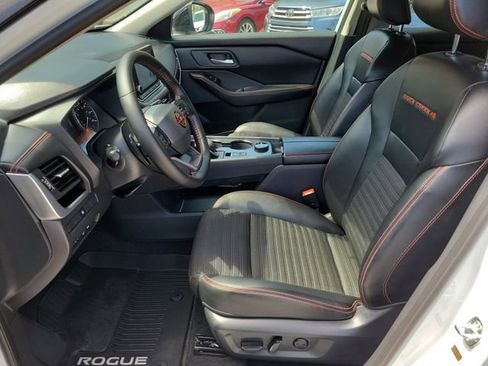 Used 2025 Nissan Rogue SV image 21