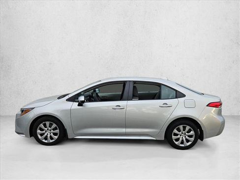 Used 2025 Toyota Corolla LE FWD image 4