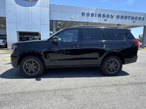 Used 2025 Ford Expedition Platinum w/ Stealth Performance Package AWD/4WD image 8
