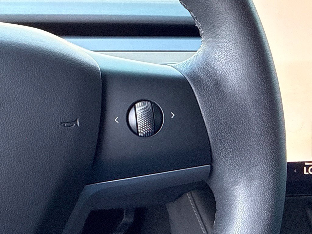 Used 2023 Tesla Model Y Long Range AWD/4WD image 25