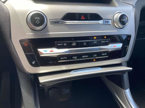 Used 2022 Ford Explorer XLT w/ Equipment Group 202A image 23