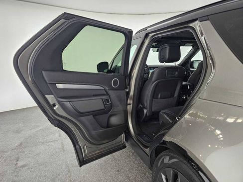 Certified 2024 Land Rover Discovery Dynamic SE image 17