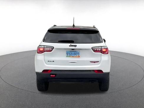 Used 2025 Jeep Compass Trailhawk AWD/4WD image 12