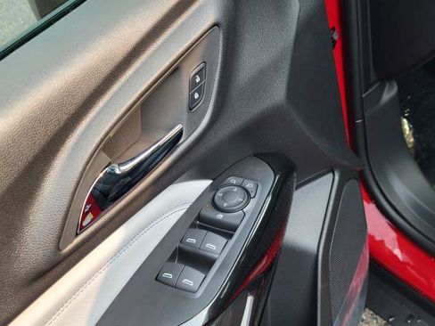 New 2026 Chevrolet Trax LT w/ LT Convenience Package FWD image 7