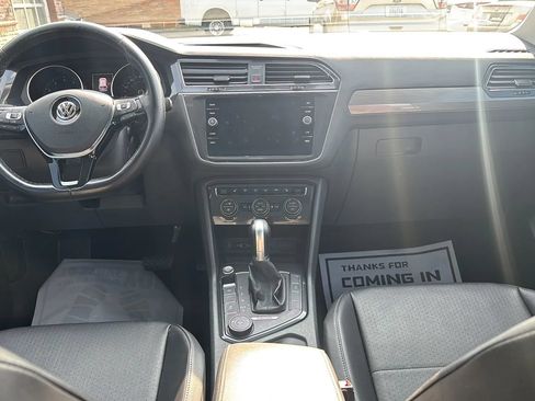 Used 2018 Volkswagen Tiguan SE w/ Panoramic Sunroof Package AWD/4WD image 45