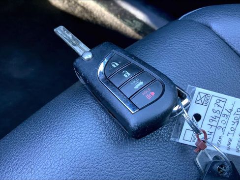 Used 2024 Toyota Camry SE image 13