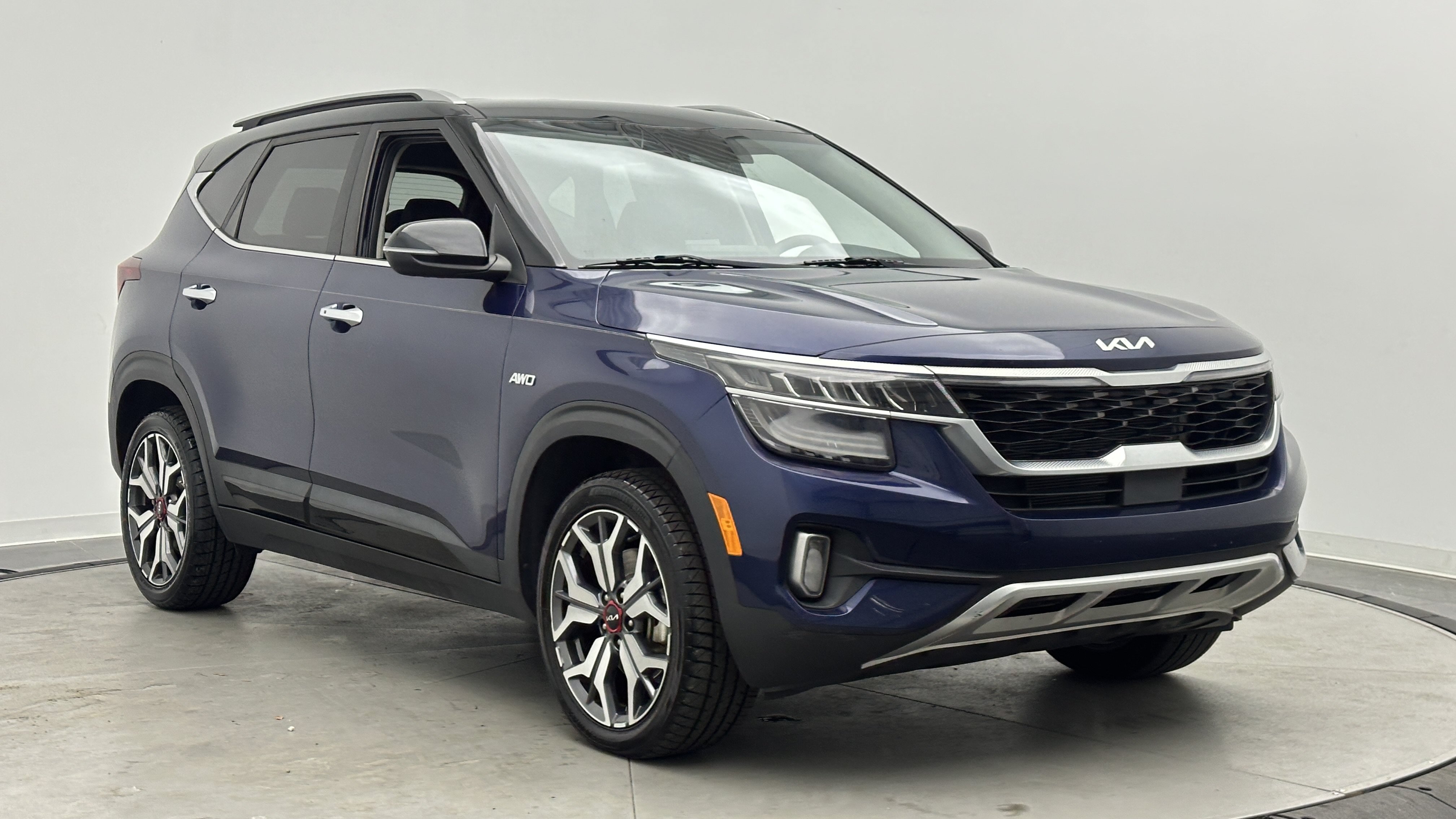 Used 2023 Kia Seltos SX AWD/4WD image 3