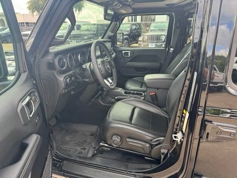 Used 2023 Jeep Wrangler Unlimited Sahara AWD/4WD image 9