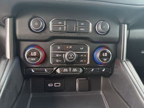 Used 2021 Chevrolet Suburban Z71 AWD/4WD image 14