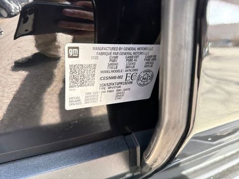 Used 2023 GMC Yukon XL SLE image 29