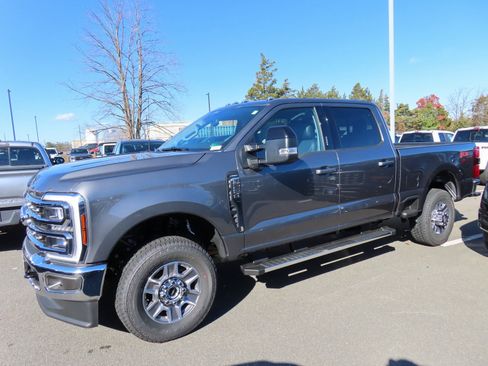 New 2026 Ford F250 Lariat w/ FX4 Off-Road Package image 3