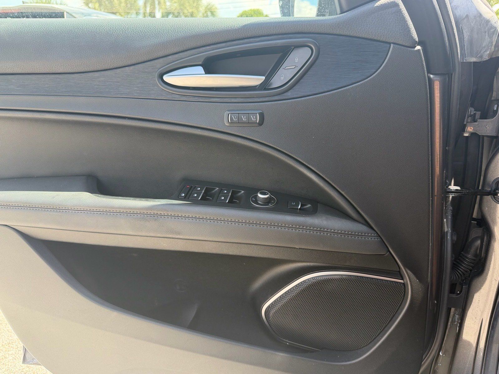 Used 2023 Alfa Romeo Stelvio Sprint RWD image 33