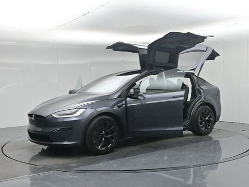Used 2023 Tesla Model X image 32