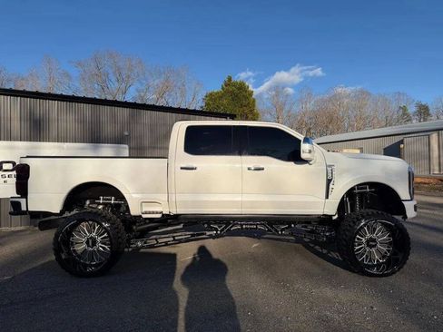 Used 2024 Ford F250 Platinum image 8