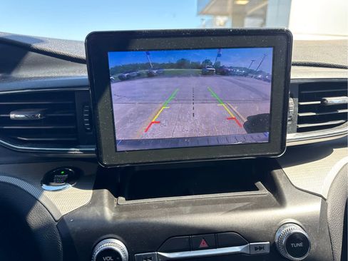 Used 2020 Ford Explorer XLT w/ Equipment Group 202A AWD/4WD image 7