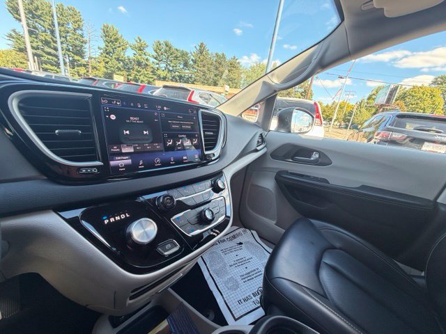 Used 2023 Chrysler Pacifica Touring-L FWD image 22