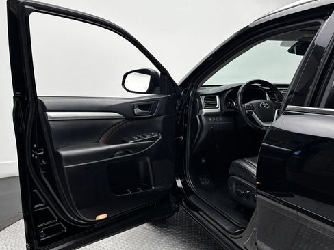 Used 2019 Toyota Highlander XLE w/ Protection Package #3 AWD/4WD image 16