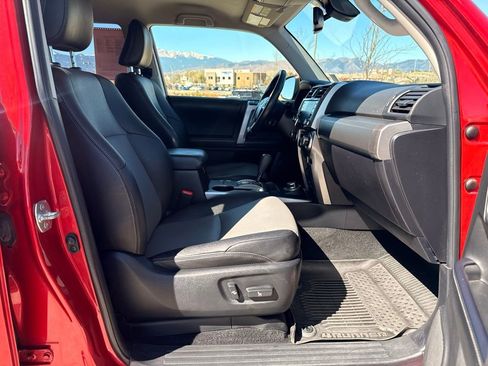 Used 2022 Toyota 4Runner SR5 Premium image 31