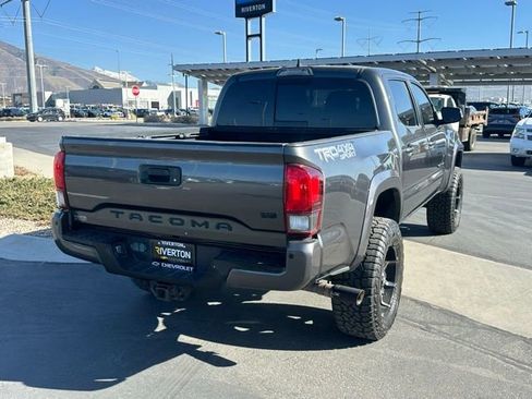 Used 2019 Toyota Tacoma TRD Sport AWD/4WD image 25