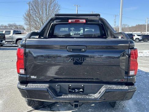 Used 2025 Chevrolet Colorado ZR2 w/ Midnight Edition image 4