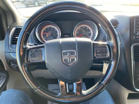 Used 2020 Dodge Grand Caravan SXT image 14