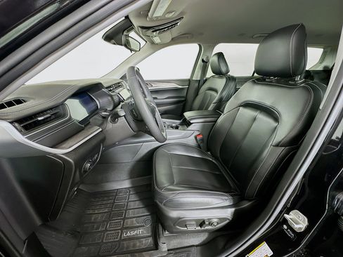 Used 2023 Jeep Grand Cherokee L Limited image 13