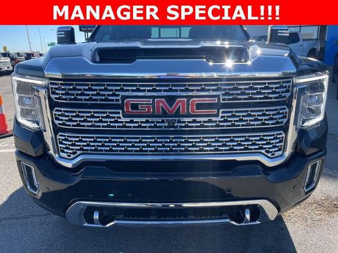 Certified 2022 GMC Sierra 2500 Denali w/ Denali Black Diamond Edition image 8
