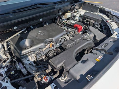 Used 2019 Toyota RAV4 LE FWD image 14