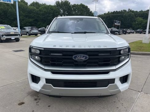 Used 2025 Ford Expedition Platinum AWD/4WD image 15