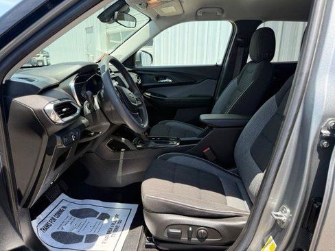 Used 2023 Chevrolet TrailBlazer LT FWD image 6