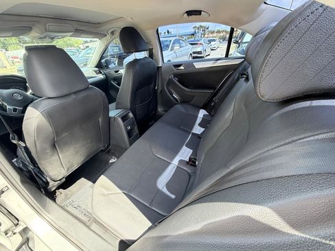Used 2011 Volkswagen Jetta SEL FWD image 10