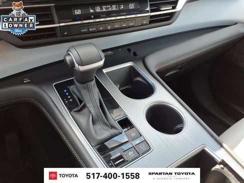 Used 2025 Toyota Sienna XLE FWD image 21