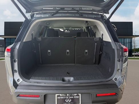 New 2025 Nissan Pathfinder SV image 9