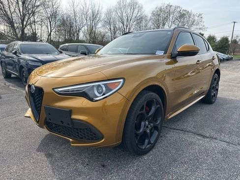 Used 2022 Alfa Romeo Stelvio Veloce image 3