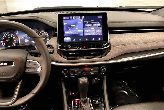 Used 2024 Jeep Compass Latitude AWD/4WD image 7