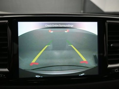 Used 2023 Chrysler Pacifica Touring-L FWD image 10