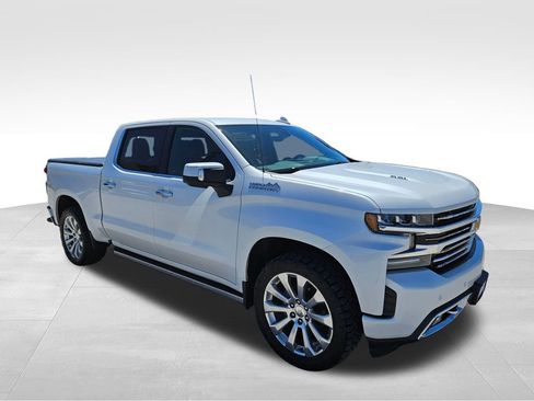 Used 2019 Chevrolet Silverado 1500 High Country w/ Technology Package AWD/4WD image 4