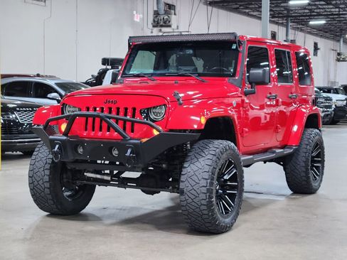 Used 2017 Jeep Wrangler Unlimited Sahara w/ Connectivity Group AWD/4WD image 4