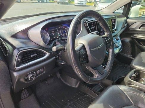 Used 2018 Chrysler Pacifica Touring-L Plus w/ S Appearance Package image 22