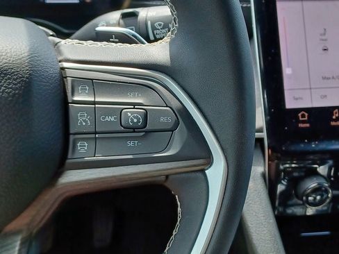 Used 2024 Jeep Grand Cherokee Limited AWD/4WD image 18
