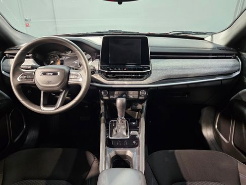 Used 2025 Jeep Compass Sport image 10