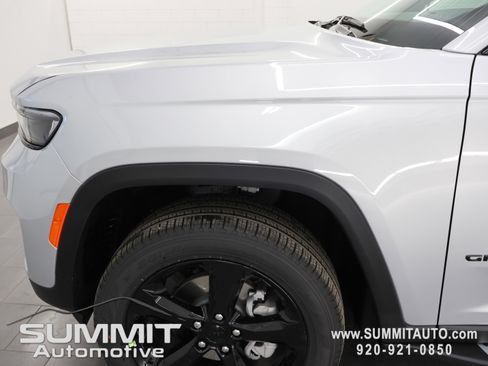 New 2025 Jeep Grand Cherokee Limited w/ Black Appearance Package image 33