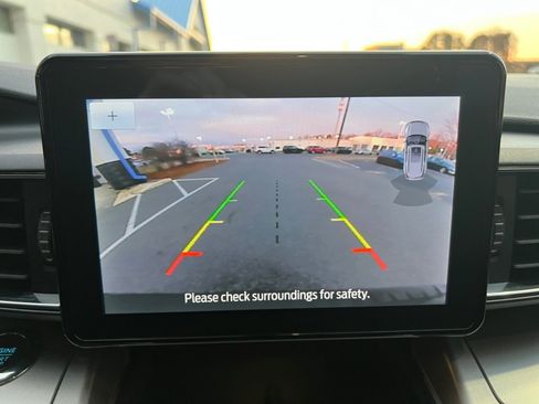 Used 2022 Ford Explorer XLT w/ Equipment Group 202A image 23